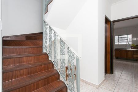 Hall - Escada  de casa para alugar com 2 quartos, 124m² em Vila Campanela, São Paulo