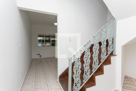 Hall - Escada  de casa para alugar com 2 quartos, 124m² em Vila Campanela, São Paulo