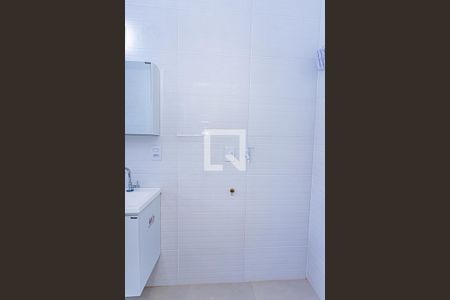 Banheiro e área de serviço de casa para alugar com 1 quarto, 22m² em Jardim Peri, São Paulo