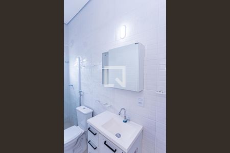 Banheiro Social de casa para alugar com 1 quarto, 22m² em Jardim Peri, São Paulo