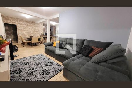 Sala de Estar de casa para alugar com 2 quartos, 100m² em Parque Recanto Monica, Itaquaquecetuba