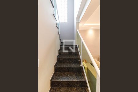 Escada de casa à venda com 3 quartos, 165m² em Jardim Artur Alvim, São Paulo