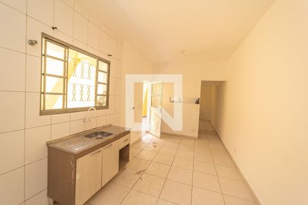 Sala/Cozinha e Área de Serviço de casa para alugar com 1 quarto, 30m² em Jardim Verônia, São Paulo