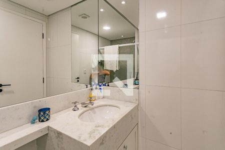 Banheiro de apartamento à venda com 2 quartos, 117m² em Vila Santo Estefano, São Paulo
