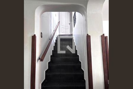 Escada de casa à venda com 3 quartos, 248m² em Vila Santana, São Paulo