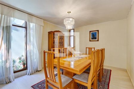 Casa à venda com 3 quartos, 320m² em Jardim Morumbi, São Paulo