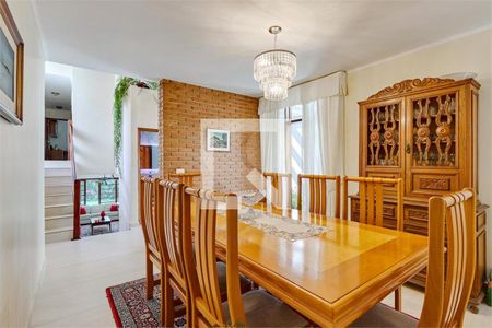 Casa à venda com 3 quartos, 320m² em Jardim Morumbi, São Paulo