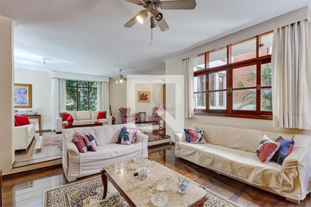 Casa à venda com 3 quartos, 320m² em Jardim Morumbi, São Paulo