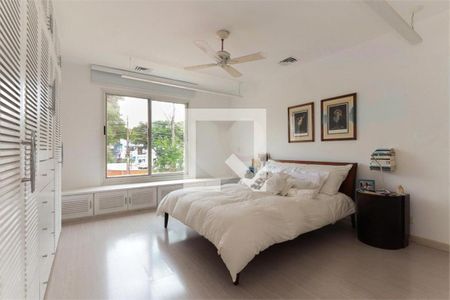 Casa à venda com 4 quartos, 375m² em Santo Amaro, São Paulo