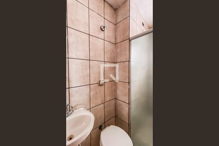 Banheiro de casa para alugar com 2 quartos, 50m² em Vila Buenos Aires, São Paulo