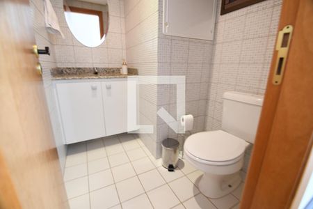 Lavabo de apartamento à venda com 4 quartos, 137m² em Jardim das Paineiras, Campinas