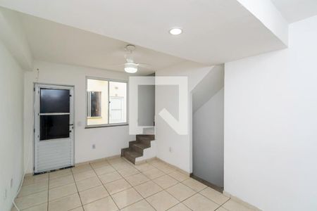 Sala de casa de condomínio para alugar com 2 quartos, 60m² em Irajá, Rio de Janeiro