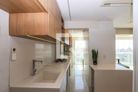 Sala e Cozinha de apartamento à venda com 2 quartos, 74m² em Aclimação, São Paulo