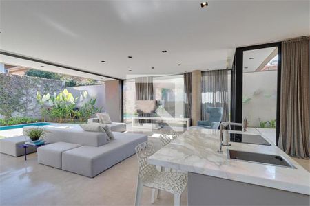 Casa de Condomínio à venda com 3 quartos, 533m² em Granja Julieta, São Paulo