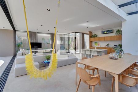 Casa de Condomínio à venda com 3 quartos, 533m² em Granja Julieta, São Paulo