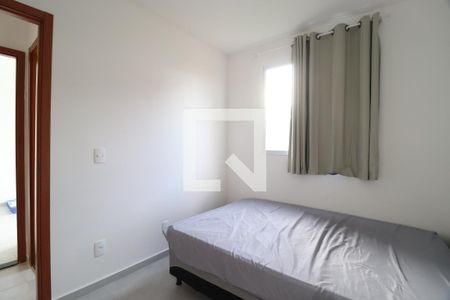 Quarto 1 de apartamento para alugar com 2 quartos, 40m² em Jardim Patricia, Uberlândia