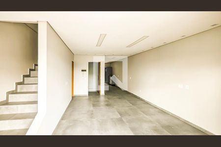 Sala de casa de condomínio para alugar com 3 quartos, 180m² em Chácara Vista Alegre, São Paulo