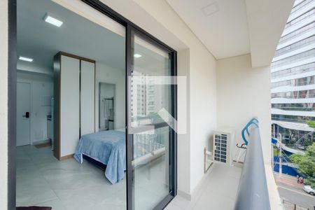 Varanda de kitnet/studio para alugar com 1 quarto, 25m² em Pinheiros, São Paulo