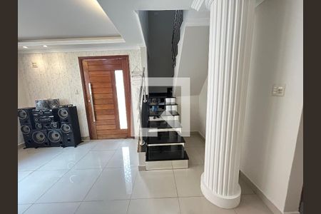 Escada de casa para alugar com 3 quartos, 240m² em Madureira, Rio de Janeiro