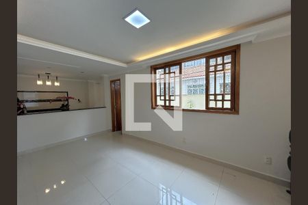 Sala de casa para alugar com 3 quartos, 240m² em Madureira, Rio de Janeiro