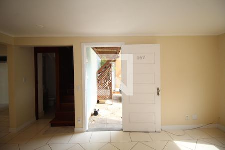 Sala de casa de condomínio para alugar com 3 quartos, 86m² em Jardim Itu, Porto Alegre