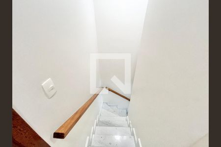 Escada de casa à venda com 2 quartos, 160m² em Santana, São Paulo