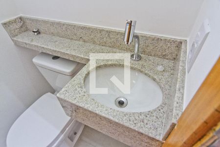 Casa à venda com 3 quartos, 126m² em Parque Maria Domitila, São Paulo