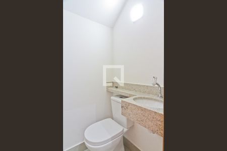 Casa à venda com 3 quartos, 126m² em Parque Maria Domitila, São Paulo