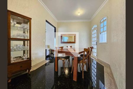 Sala de casa à venda com 3 quartos, 140m² em Santa Branca, Belo Horizonte