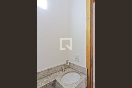 Lavabo de casa à venda com 3 quartos, 144m² em Parque Maria Domitila, São Paulo