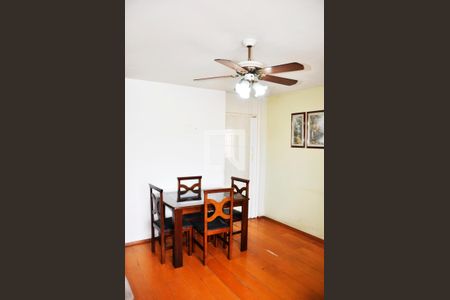 Detalhe - Sala e Sala de Jantar de apartamento para alugar com 2 quartos, 93m² em Vila Iorio, São Paulo