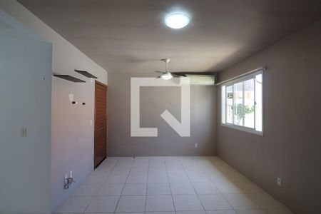 Sala de casa de condomínio à venda com 2 quartos, 55m² em Olaria, Canoas