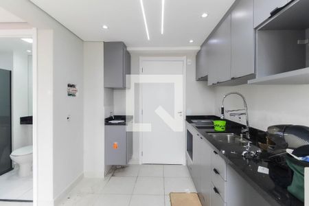 Sala - Cozinha de apartamento para alugar com 2 quartos, 48m² em Vila Carmosina, São Paulo