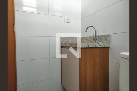 Banheiro de kitnet/studio para alugar com 1 quarto, 20m² em Vila Alpina, São Paulo