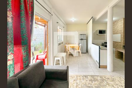 Sala de TV de casa para alugar com 4 quartos, 75m² em Ingleses, Florianópolis