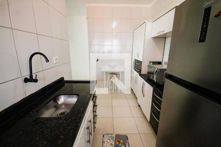 Cozinha de apartamento para alugar com 2 quartos, 69m² em Nova Mirim, Praia Grande