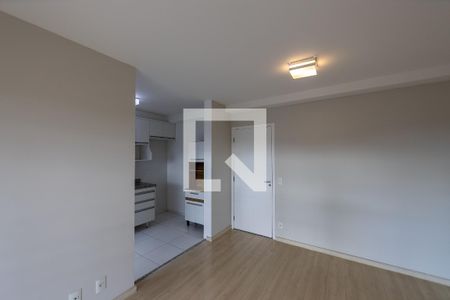 Sala de apartamento para alugar com 2 quartos, 61m² em Jardim Tupanci, Barueri