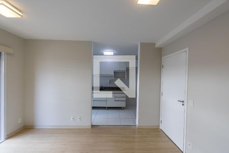 Sala de apartamento para alugar com 2 quartos, 61m² em Jardim Tupanci, Barueri
