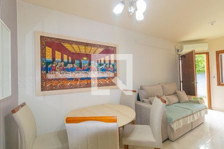 Sala de casa de condomínio à venda com 2 quartos, 42m² em Harmonia, Canoas