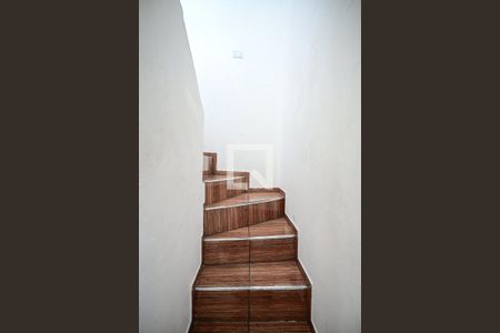 Escada de casa para alugar com 3 quartos, 100m² em Jardim Monte Alegre, Taboão da Serra