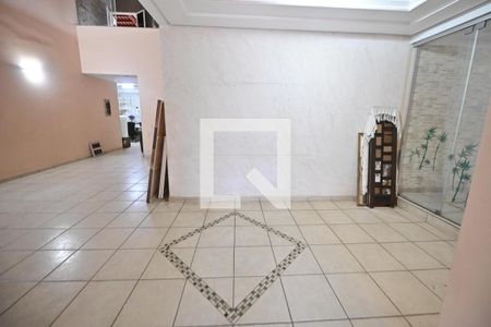 Casa para alugar com 4 quartos, 590m² em Vila Uniao, Goiânia
