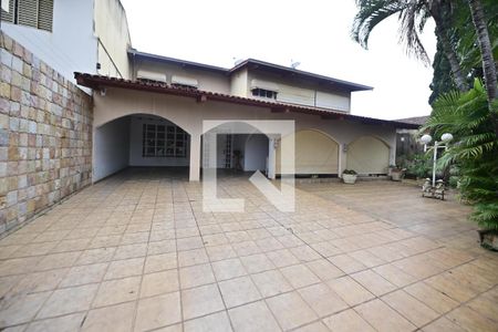 Casa para alugar com 4 quartos, 590m² em Vila Uniao, Goiânia