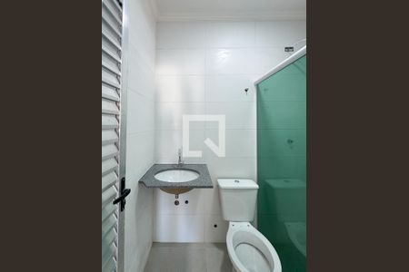 Banheiro Social de kitnet/studio para alugar com 1 quarto, 22m² em Baeta Neves, São Bernardo do Campo