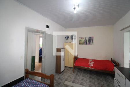 Sala / Quarto de casa à venda com 4 quartos, 362m² em Vila Vitorio Mazzei, São Paulo