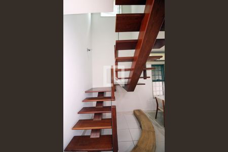 Sala - Escada de casa para alugar com 4 quartos, 360m² em Pavuna, Rio de Janeiro