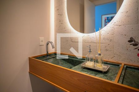 Lavabo de apartamento à venda com 3 quartos, 132m² em Vila Gumercindo, São Paulo