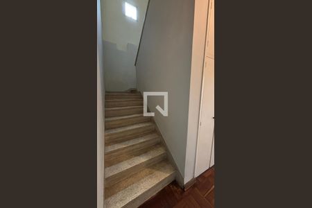 Escada de casa à venda com 2 quartos, 175m² em Vila Eldizia, Santo André