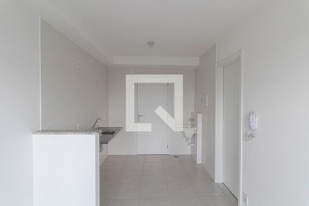 Sala/Cozinha/Área de Serviço  de apartamento para alugar com 1 quarto, 38m² em Vila Ré, São Paulo