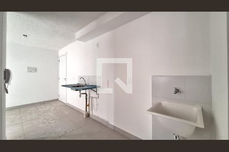 Sala/Cozinha/Área de serviço de apartamento à venda com 2 quartos, 34m² em Parque Industrial Tomas Edson, São Paulo