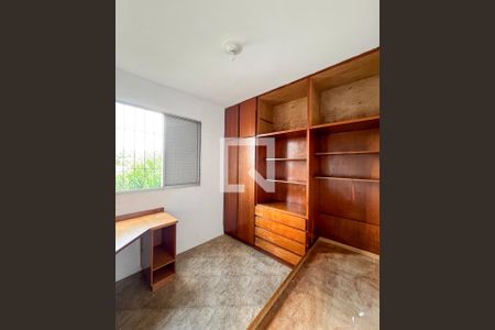 Quarto 2 de apartamento para alugar com 2 quartos, 47m² em Vila Liviero, São Paulo